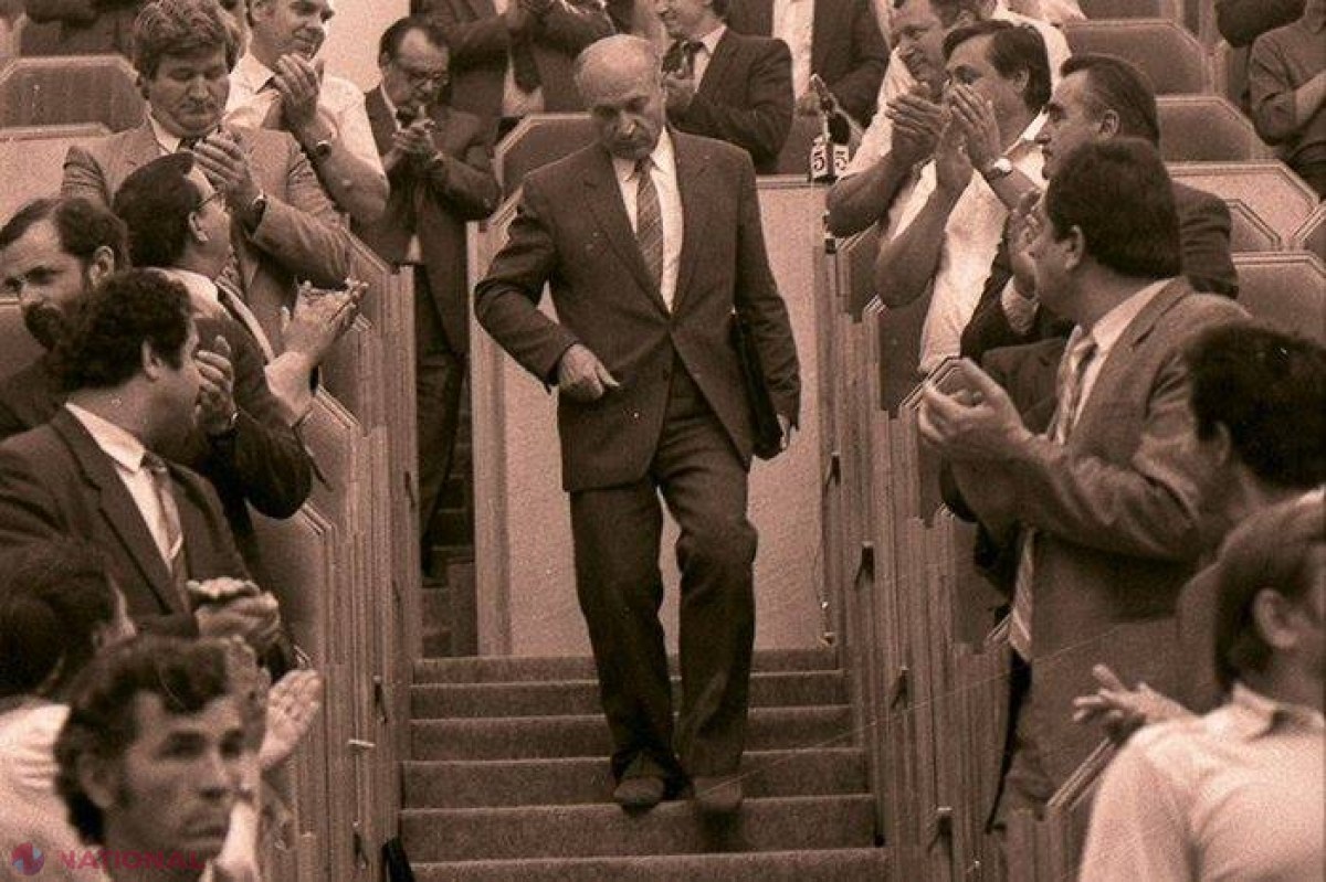 Necrolog al Asociației Istoricilor din R. Moldova, dedicat lui Alexandru Moșanu:  „S-a stins din viaţă un mare PATRIOT al neamului, un lider al Mişcării de Eliberare Naţională a românilor basarabeni, un om de o valoare intelectuală incontestabilă”