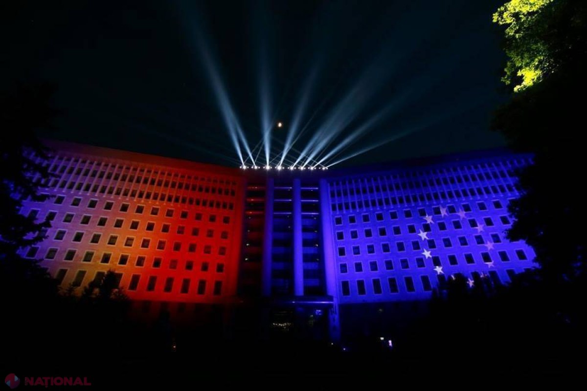  FOTO // Show de lumini la Parlament cu ocazia Zilei Europei