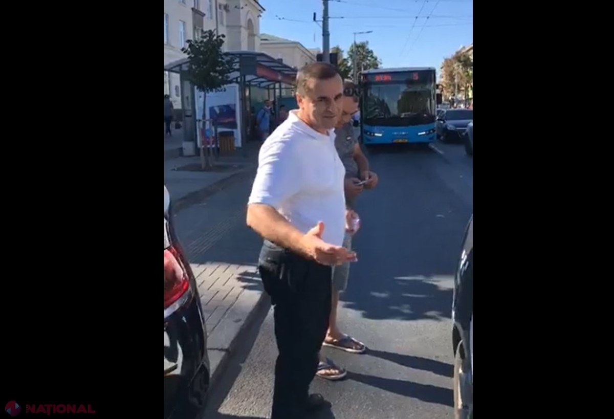 VIDEO // Un fost PREMIER al R. Moldova, implicat într-un accident în centrul capitalei. Acesta se afla la volanul unul SUV de peste 100 de mii de euro