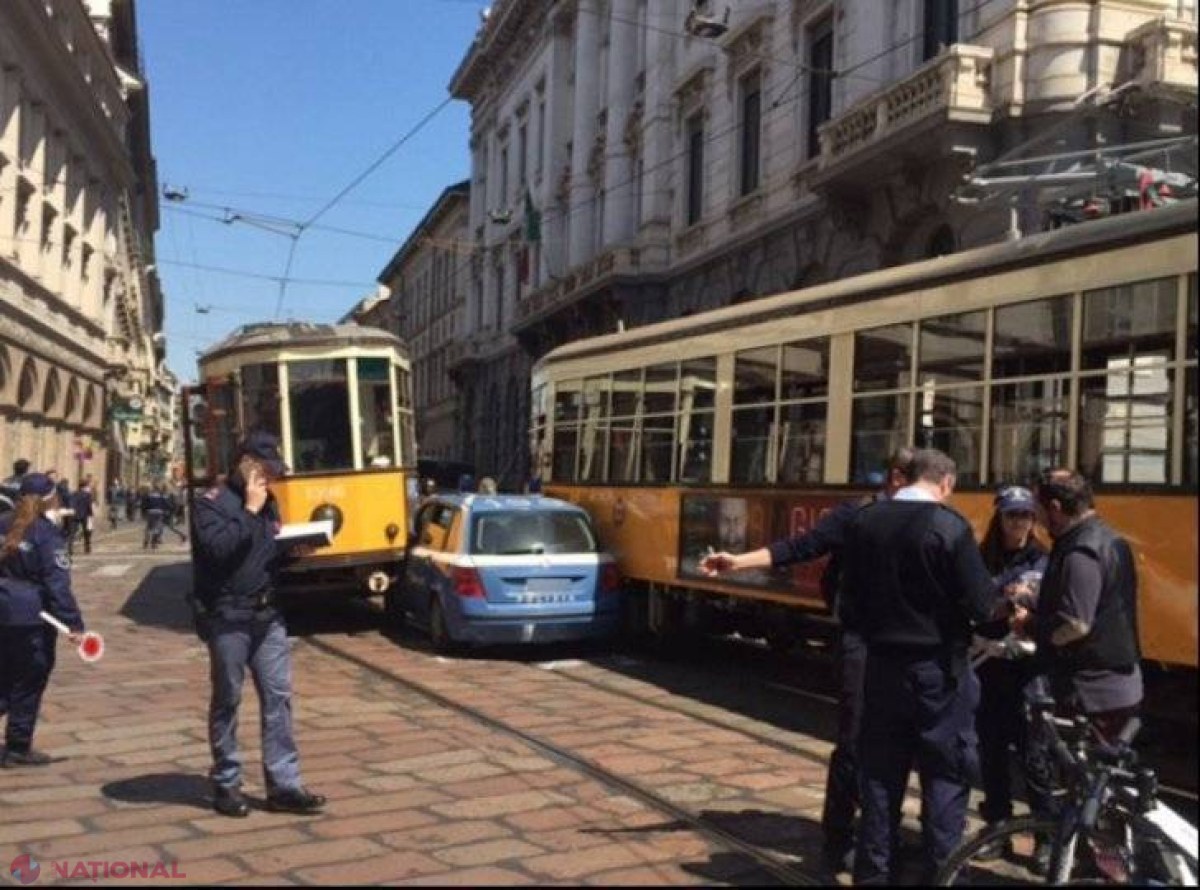 Mașină de poliție, STRIVITĂ între două tramvaie