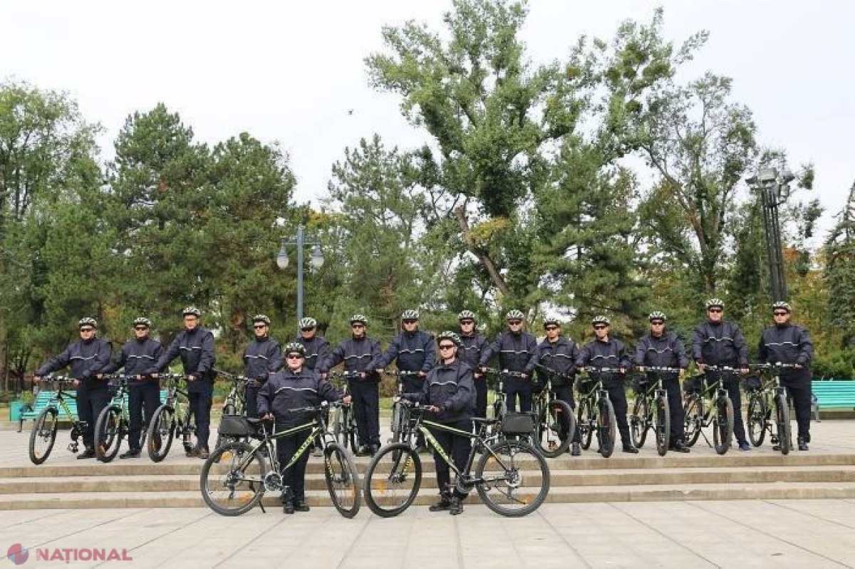 FOTO // În R. Moldova ca în SUA: Polițiști pe BICICLETE