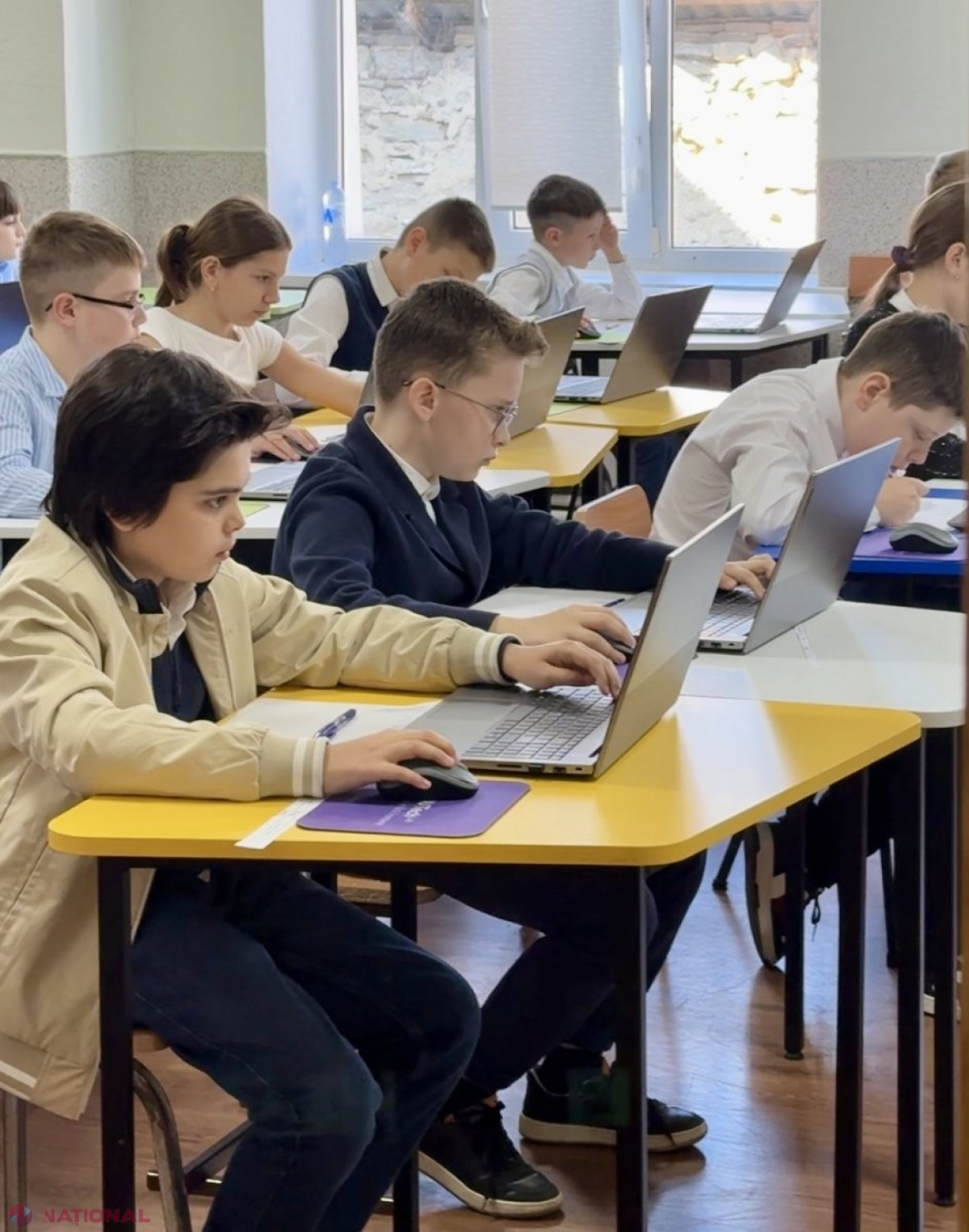 Testare națională la computer: Elevii din 80 de școli testează matematica digitală