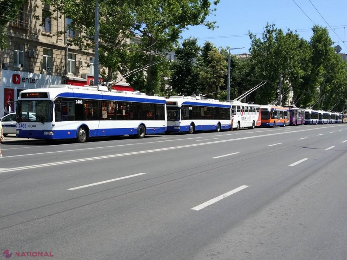 VIDEO // Șoferii PROTESTEAZĂ în centrul Chișinăului împotriva majorării tarifelor la carburanți: Zeci de troleibuze STAȚIONEAZĂ, bd. Ștefan cel Mare - BLOCAT
