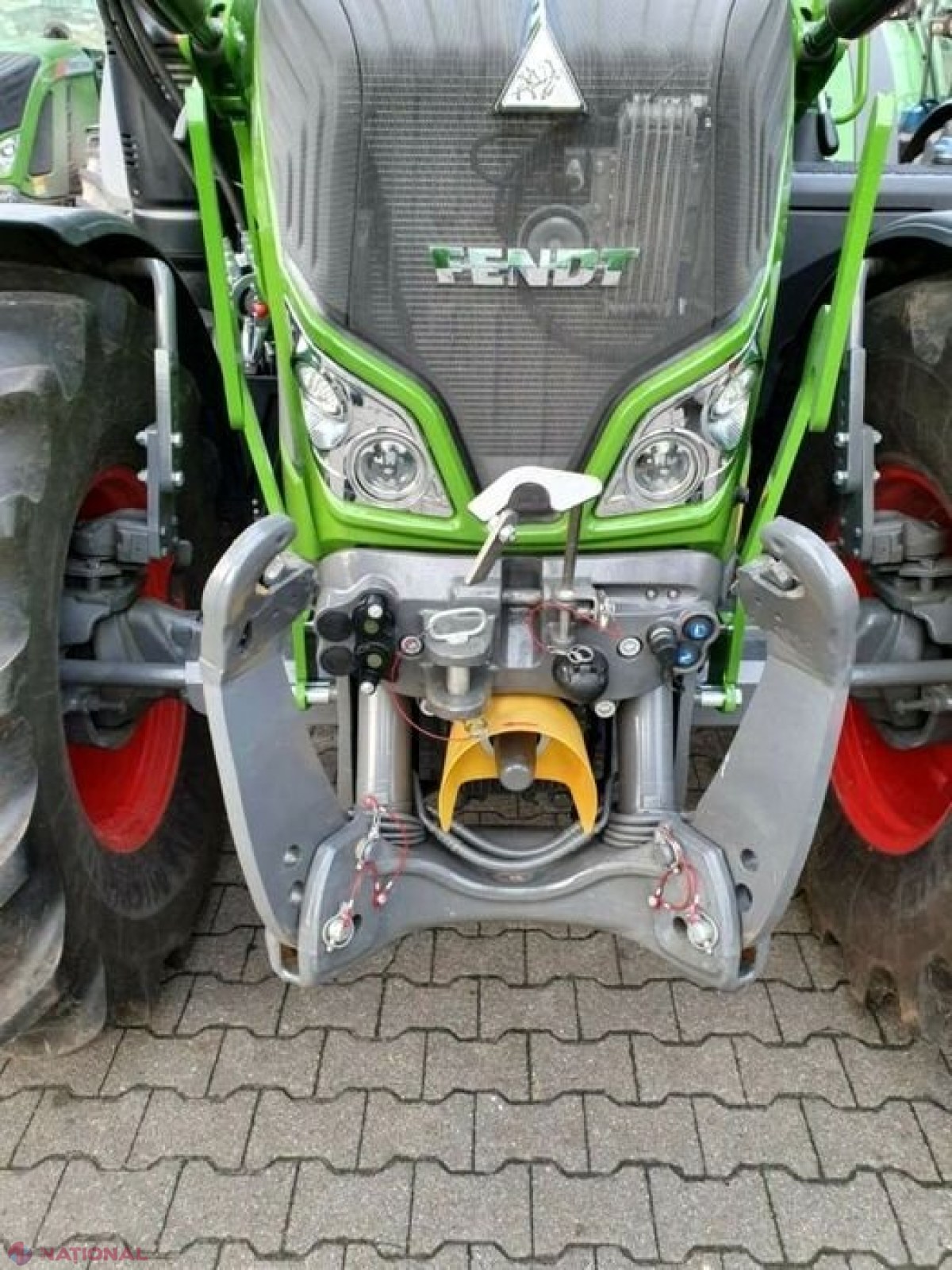 FOTO // Cel mai scump TRACTOR SECOND HAND din lume. Detaliul care îl face să concureze cu un SUPERCAR