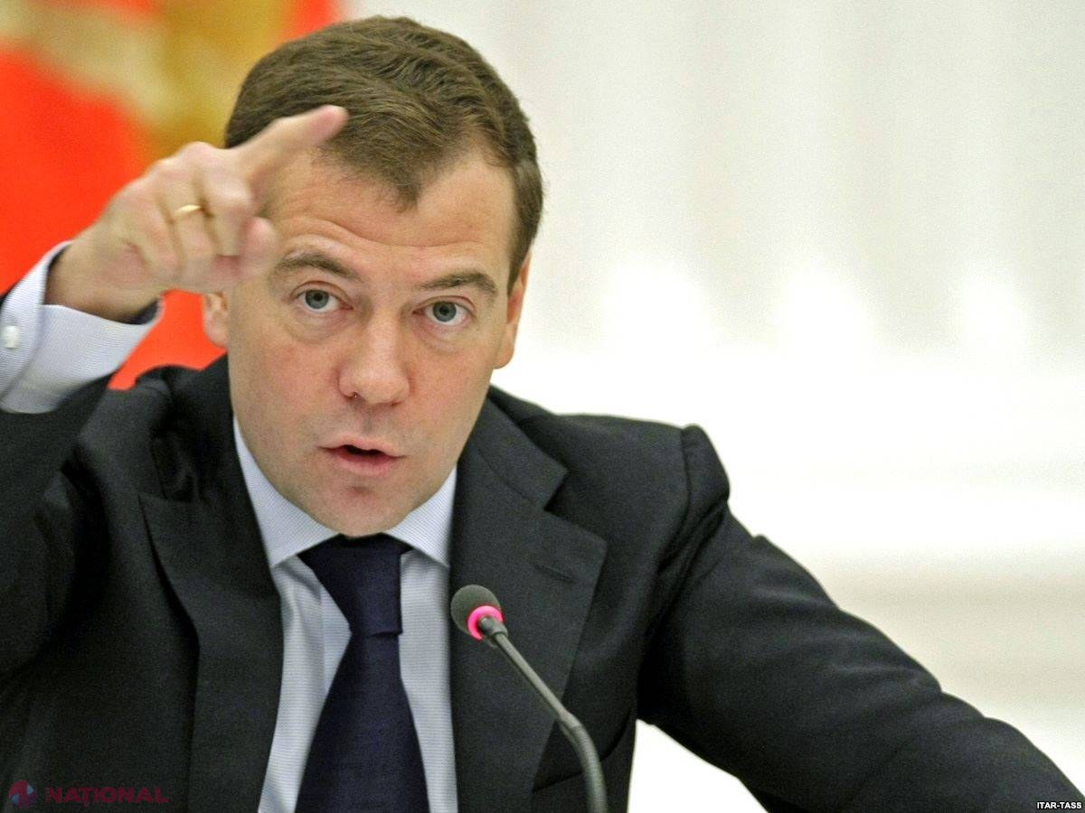 Dmitri Medvedev la „Bloomberg TV”: „Ne îndreptăm, încet, dar sigur, spre RĂZBOI”