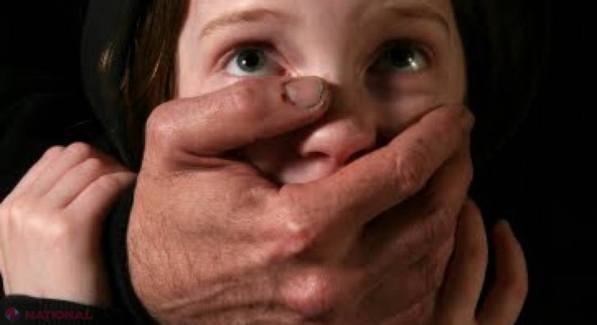 Minore supuse perversiunilor sexuale în preajma liceului în care învăţau 