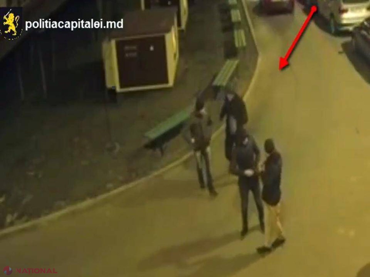 VIDEO // Îi recunoașteți pe acești tineri? Au atacat o persoană pe str. N. Testemițanu din Chișinău și poliția îi caută