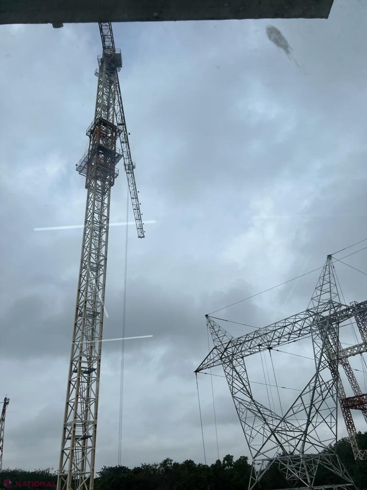 FOTO // R. Moldova mai face un pas spre DIVERSIFICAREA resurselor energetice. Inginerii din India au TESTAT cu succes încă un tip de piloni folosiți la construcția liniei electrice aeriene 400 kV Vulcănești-Chișinău