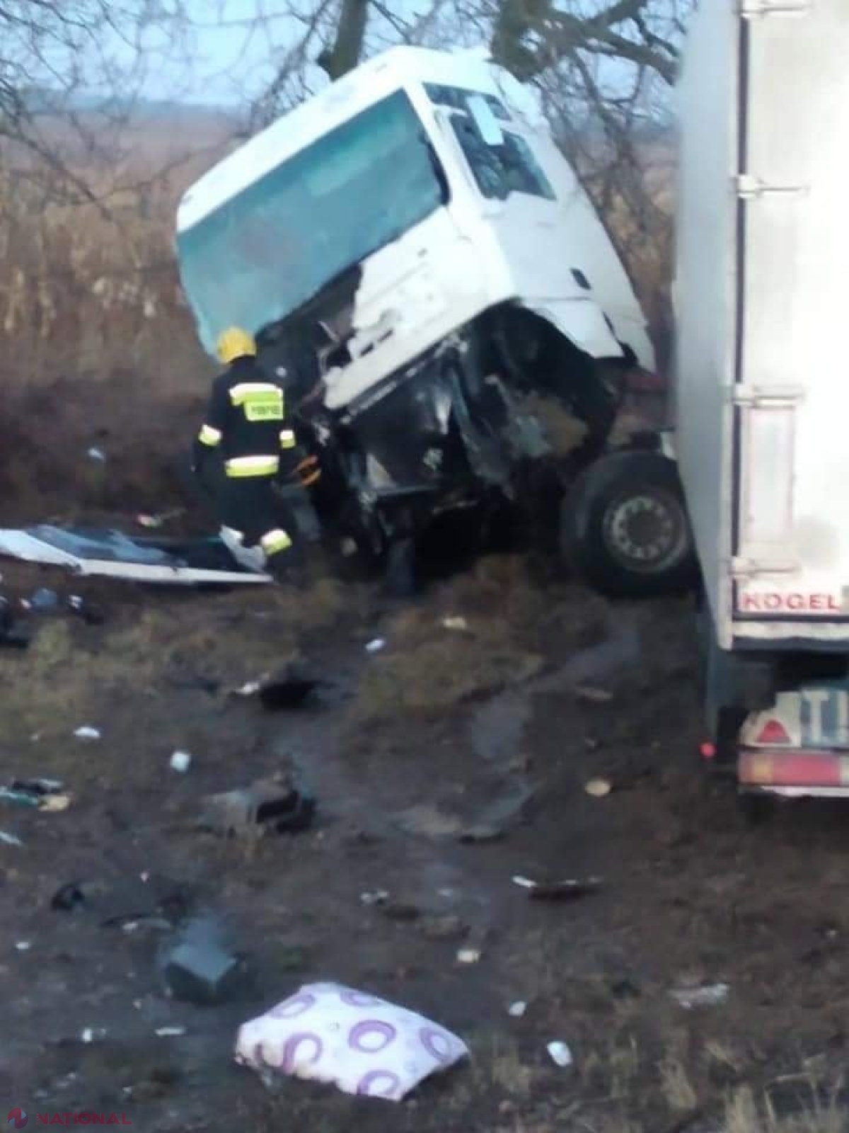 CARNAGIU pe un drum din raionul Ștefan Vodă: Șase persoane DECEDATE într-un accident rutier provocat de un camion ieșit la depășire