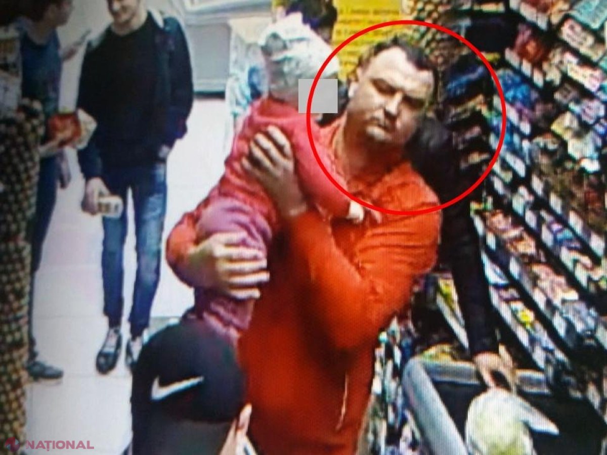 VIDEO // Momentul în care un bărbat din Chișinău FURĂ un telefon mobil, în timp ce ține un copil în brațe: Îl recunoști?