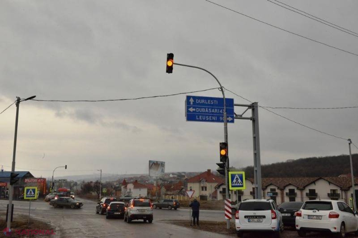 FOTO // Un nou SEMAFOR în capitală, la o intesecție a orașului cu două suburbii