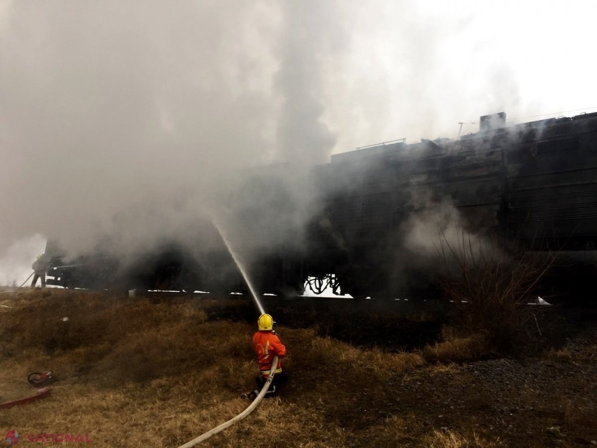 VIDEO // Tren ÎN FLĂCĂRI, la Ungheni: Două locomotive au ars