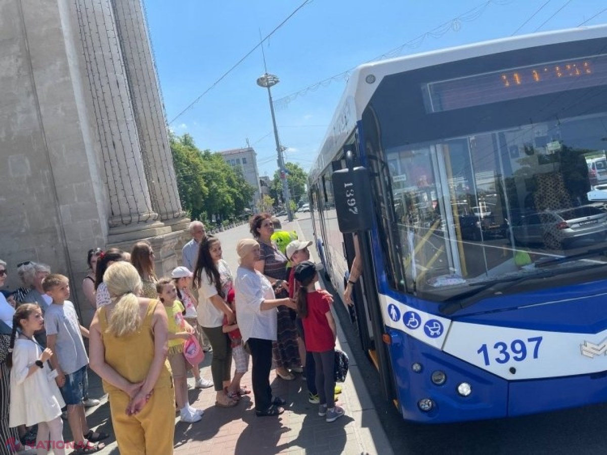 Primăria Chișinău anunță extinderea de program, până la 5 iunie, al Troleibuzului Turistic: O călătorie costă 30 de lei