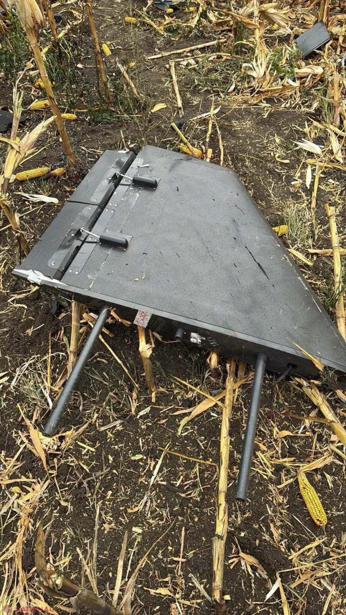 Imagini EXCLUSIVE de la Florești // SPIONAJ aerian peste R. MOLDOVA din partea Rusiei. Drona rusească prăbușită la Florești avea cameră de supraveghere. Aparatul de zbor s-a lovit de un copac și a explodat