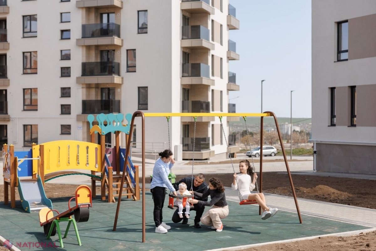 FOTO, VIDEO // „Arată foarte frumos. Avem spațiu și libertate”. Moldovenii din diaspora își cumpără tot mai des locuințe în „Satul German”