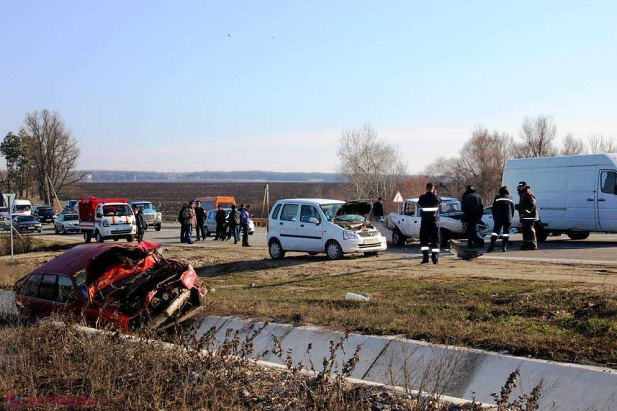 ACCIDENT pe traseul Chișinău-Soroca. DOUĂ persoane au fost transportate la SPITAL