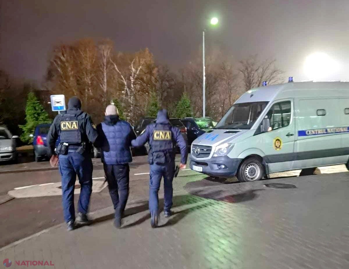 Un inculpat cercetat într-un dosar de spălare de bani, extrădat din Țările de Jos.Bărbatul a fost încătușat la Aeroportul Internațional Chișinău