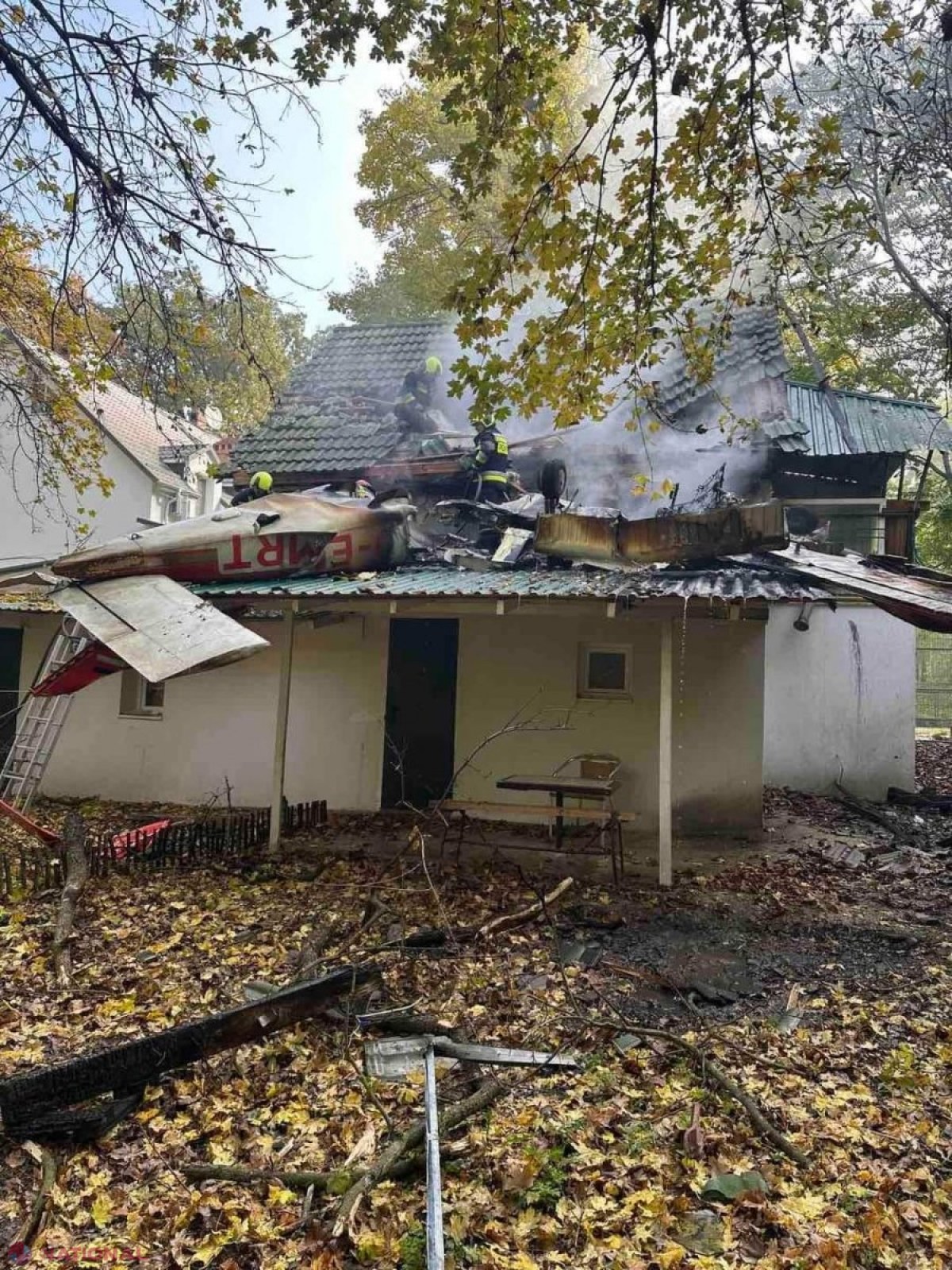 FOTO // Un avion de mici dimensiuni s-a PRĂBUȘIT la Vadul lui Vodă. Pilotul a murit în urma accidentului