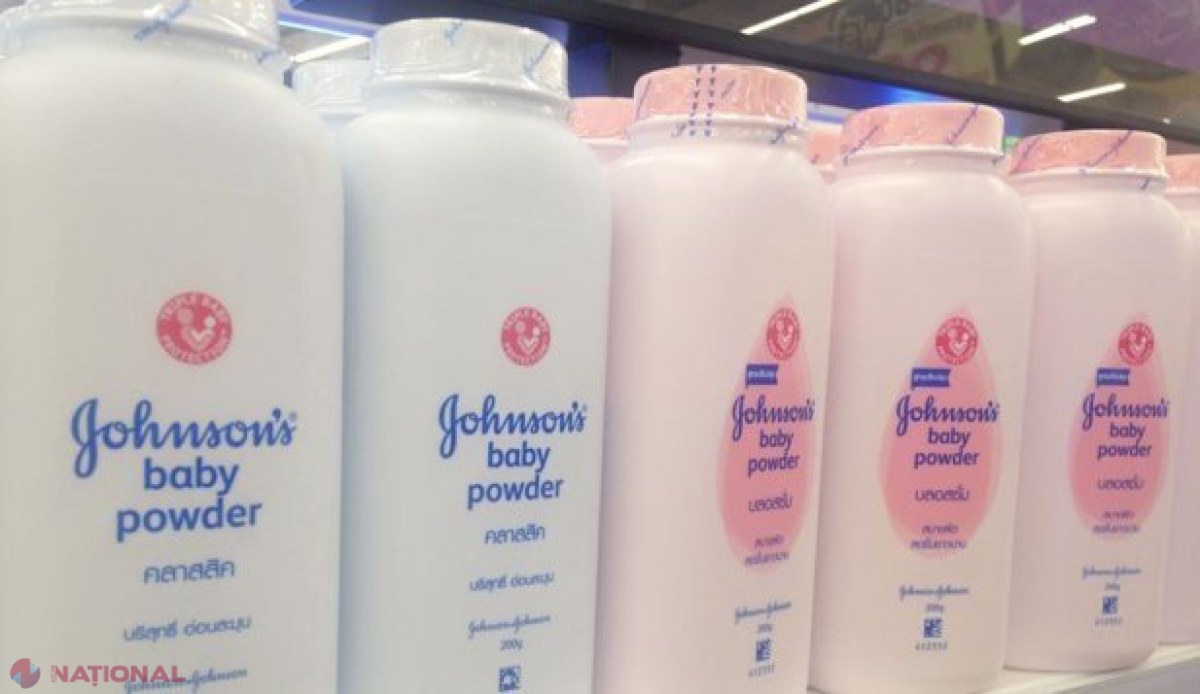 Johnson&Johnson recheamă zeci de mii de sticle de pudră de bebeluşi posibil contaminate cu azbest