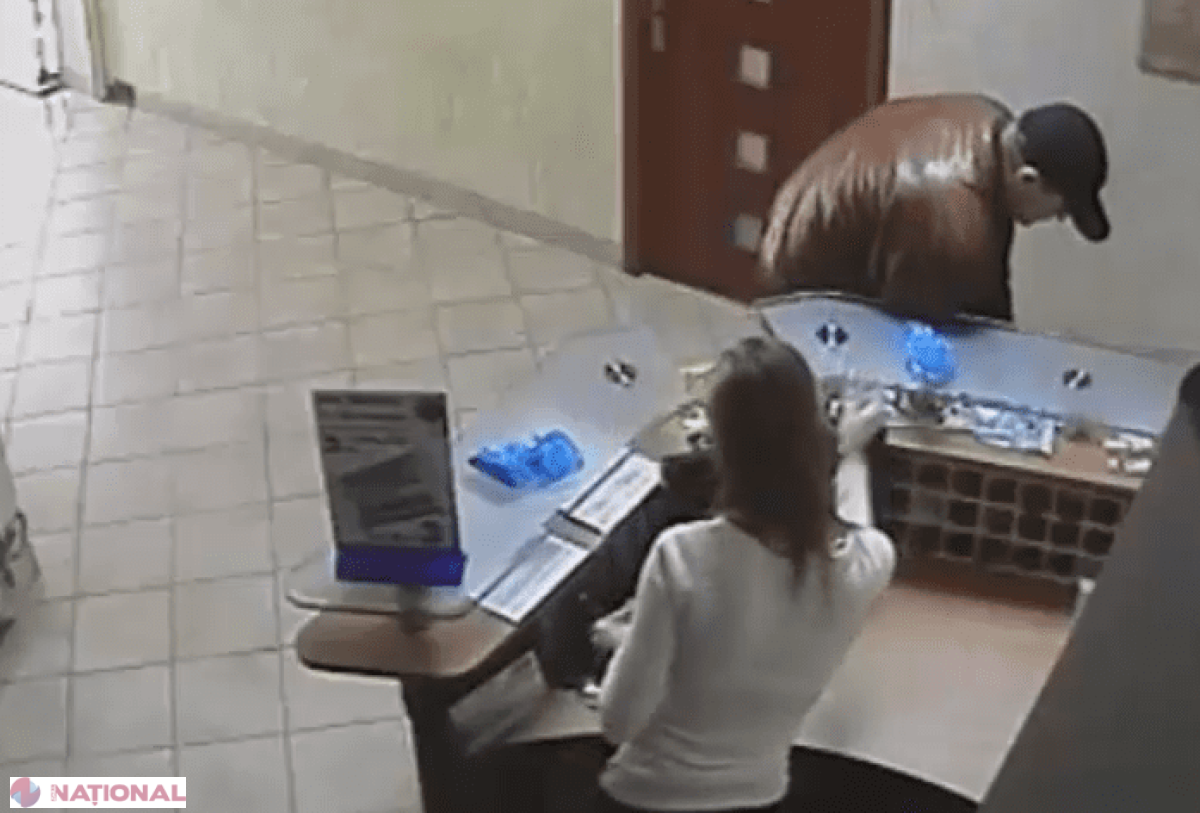 Acest bărbat este căutat după ce a FURAT bani. Îl recunoști?