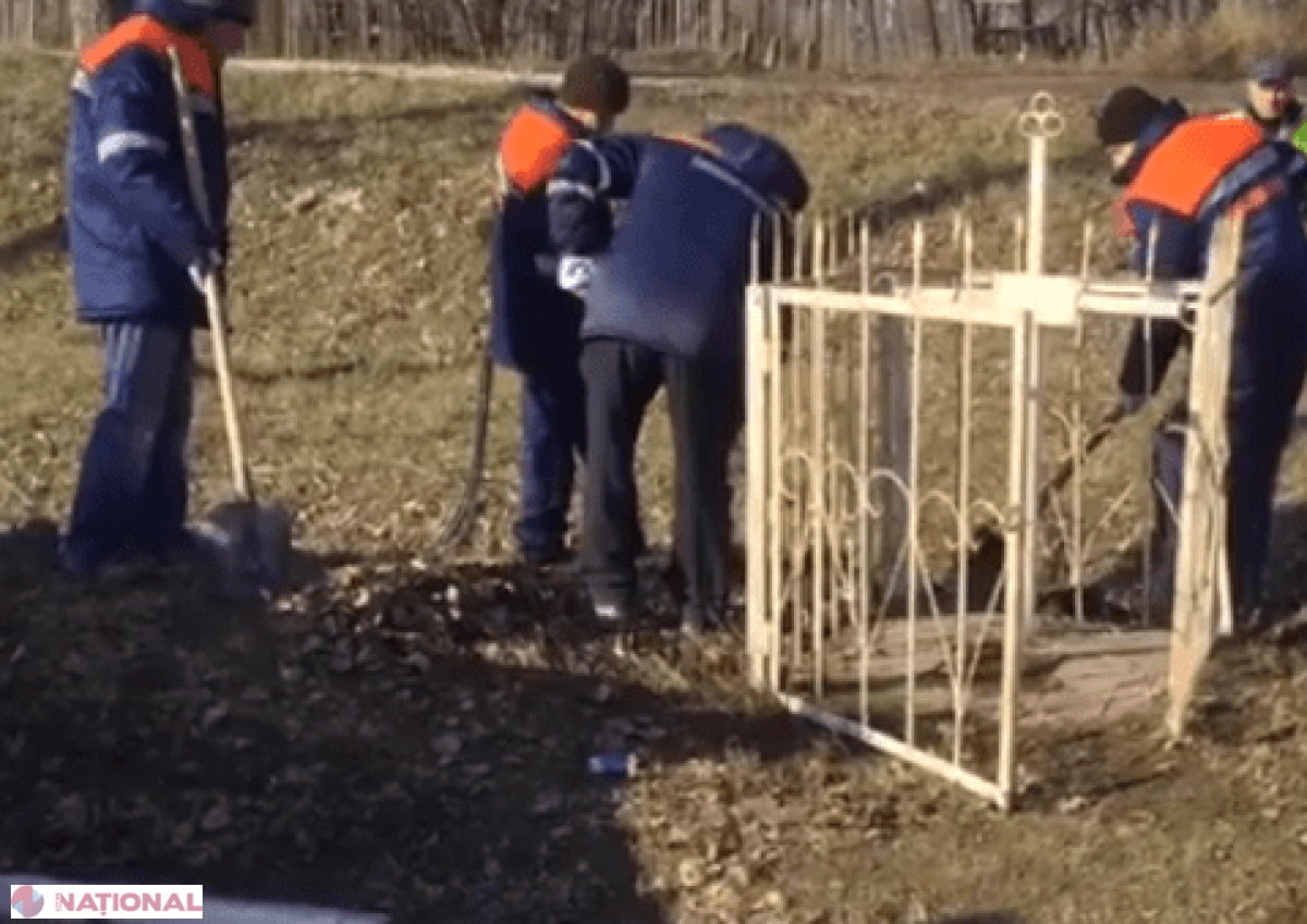 VIDEO // Ministerul Transporturilor a început să DEMONTEZE obiectele funerare de pe marginea traseelor. Ce spun PREOȚII