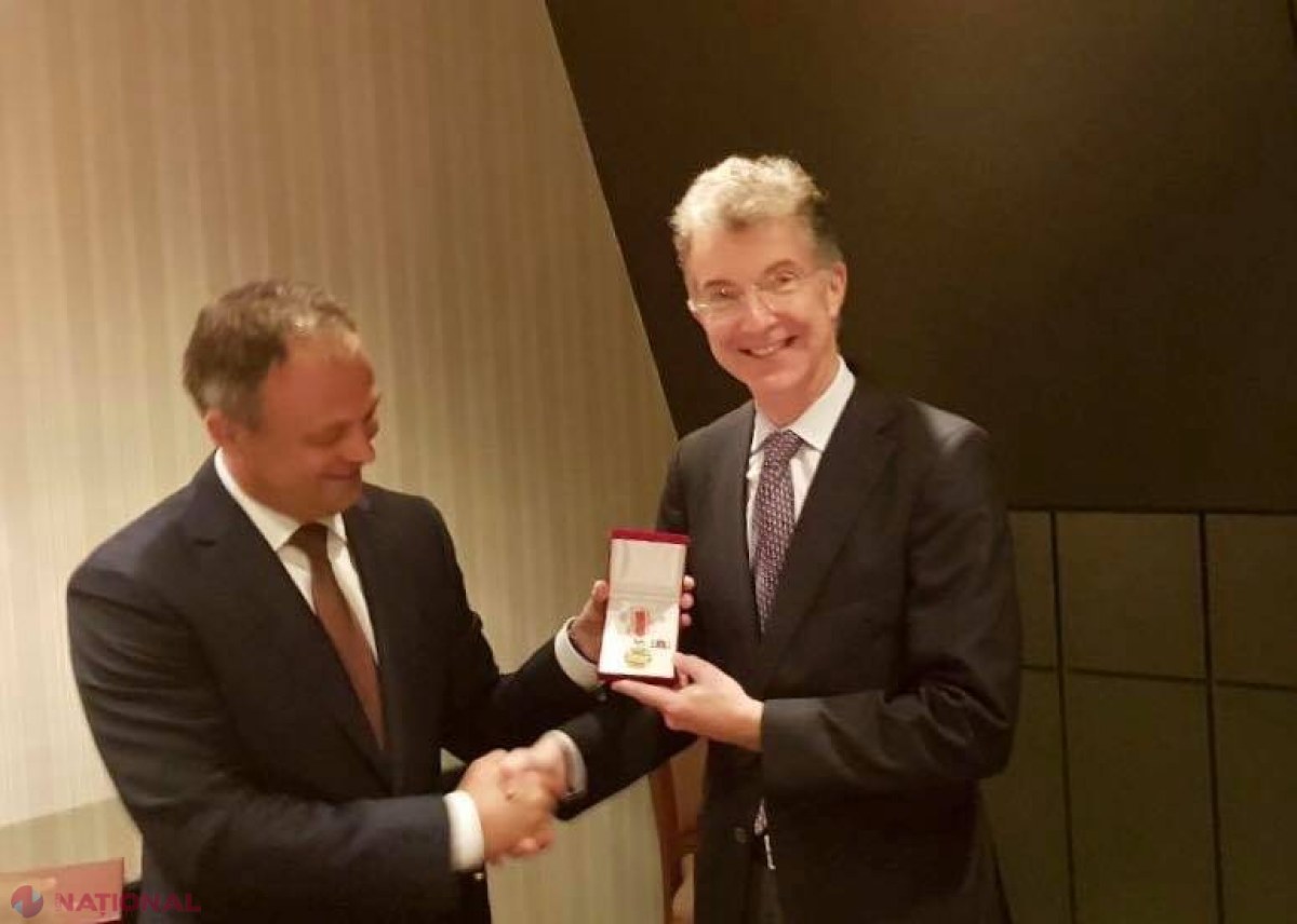 Consilierul Angelei Merkel a primit „Medalia Democrației”, distincție instituită de Parlamentul R. Moldova