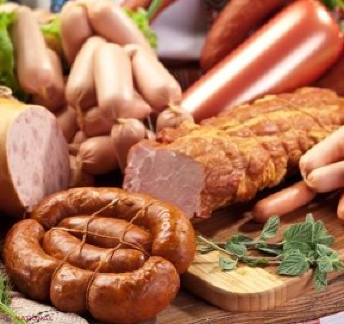 Consumi des mezeluri? Un nutriţionist român îţi spune ce boli rişti