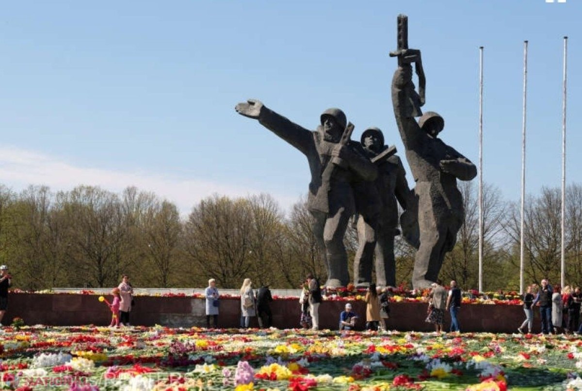 Letonia: La Riga a început demolarea monumentului dedicat victoriei sovietice 