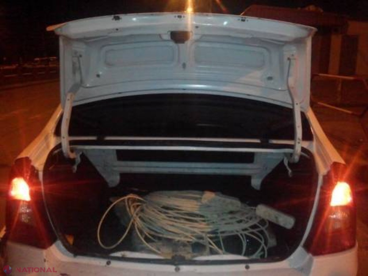 Cu TAXIUL la FURAT: Au fost prinşi când încărcau INSTRUMENTE de pe un şantier de construcţie din capitală