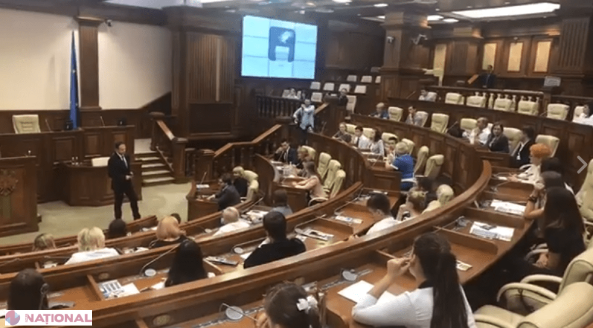Andrian Candu spune că sistemul TICHETELOR de masă va fi aplicat și în cazul BUGETARILOR