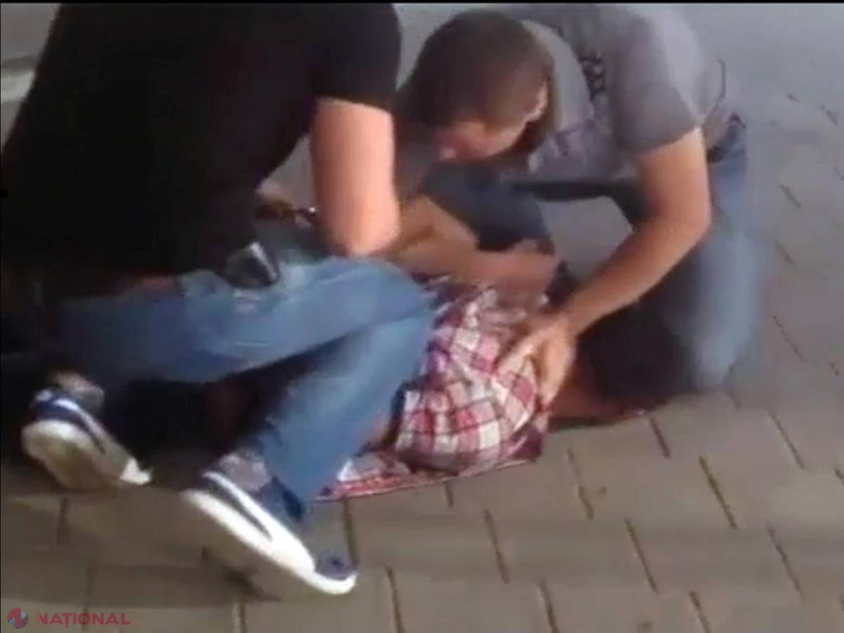 Încătușat chiar în scara unui bloc din Chișinău: Ce-a făcut individul din imagini