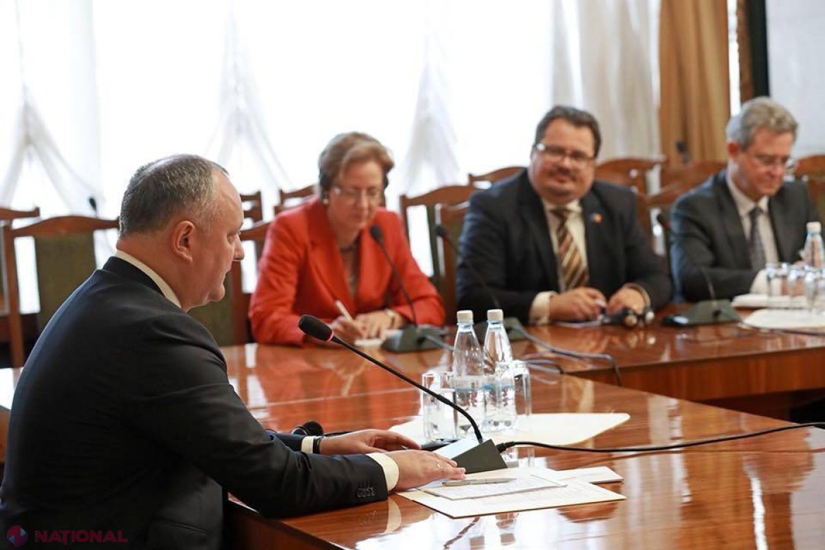Dodon s-a PLÂNS ambasadorilor de faptul că judecătorii Curții Constituționale ar fi implicați „în jocurile MURDARE” ale majorității parlamentare