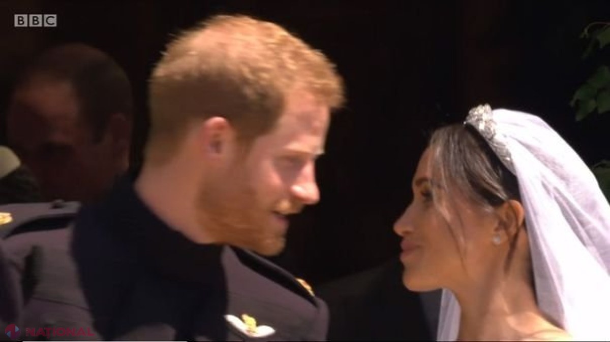 Just LOVERS do! Cel mai aşteptat MOMENT s-a consumat pe treptele bisericii. Al şaselea în ordinea de succesiune la tronul Marii Britanii s-a căsătorit în UNIFORMĂ de cavalerie cu actriţa americană Meghan Markle