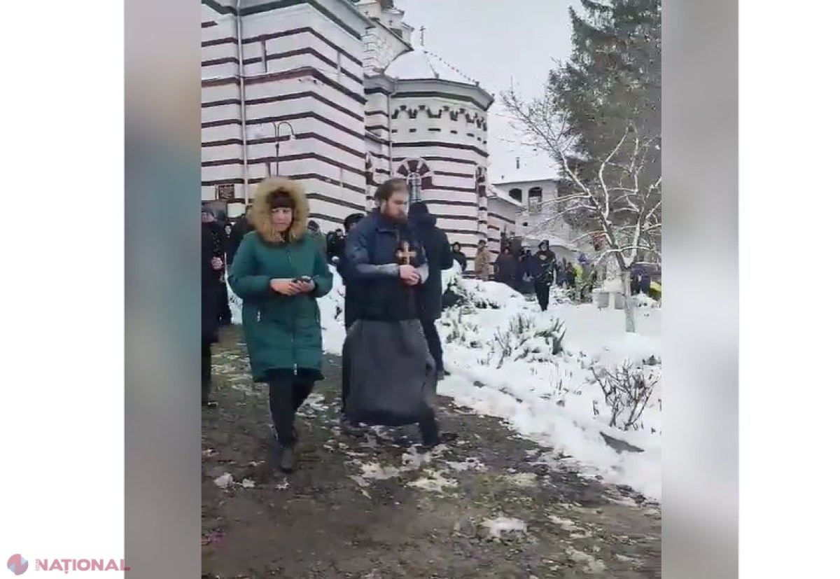 VIDEO // Scandal de proporții într-o biserică din regiunea Cernăuți. Preoții afiliați Moscovei nu au primit sicriul cu trupul unui soldat ucrainean ucis de ruși 