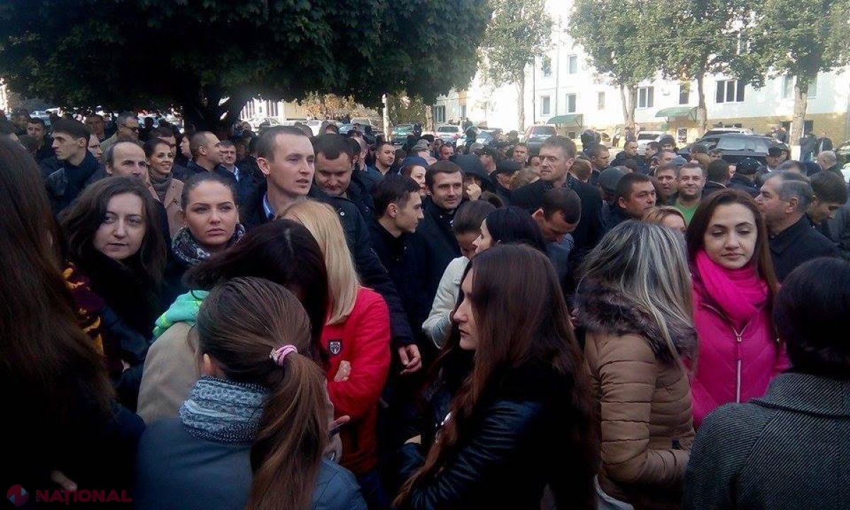LIVE VIDEO // Protest în fața Judecătoriei Buiucani. „Jos Plahotniuc, jos BORSETA”