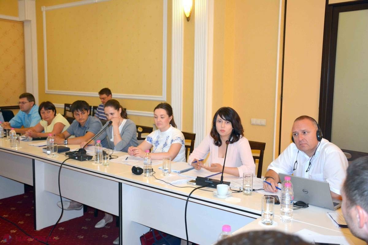 Birocrația și salariile mici ale funcționarilor generează CORUPȚIE în R. Moldova, susțin agenții economici
