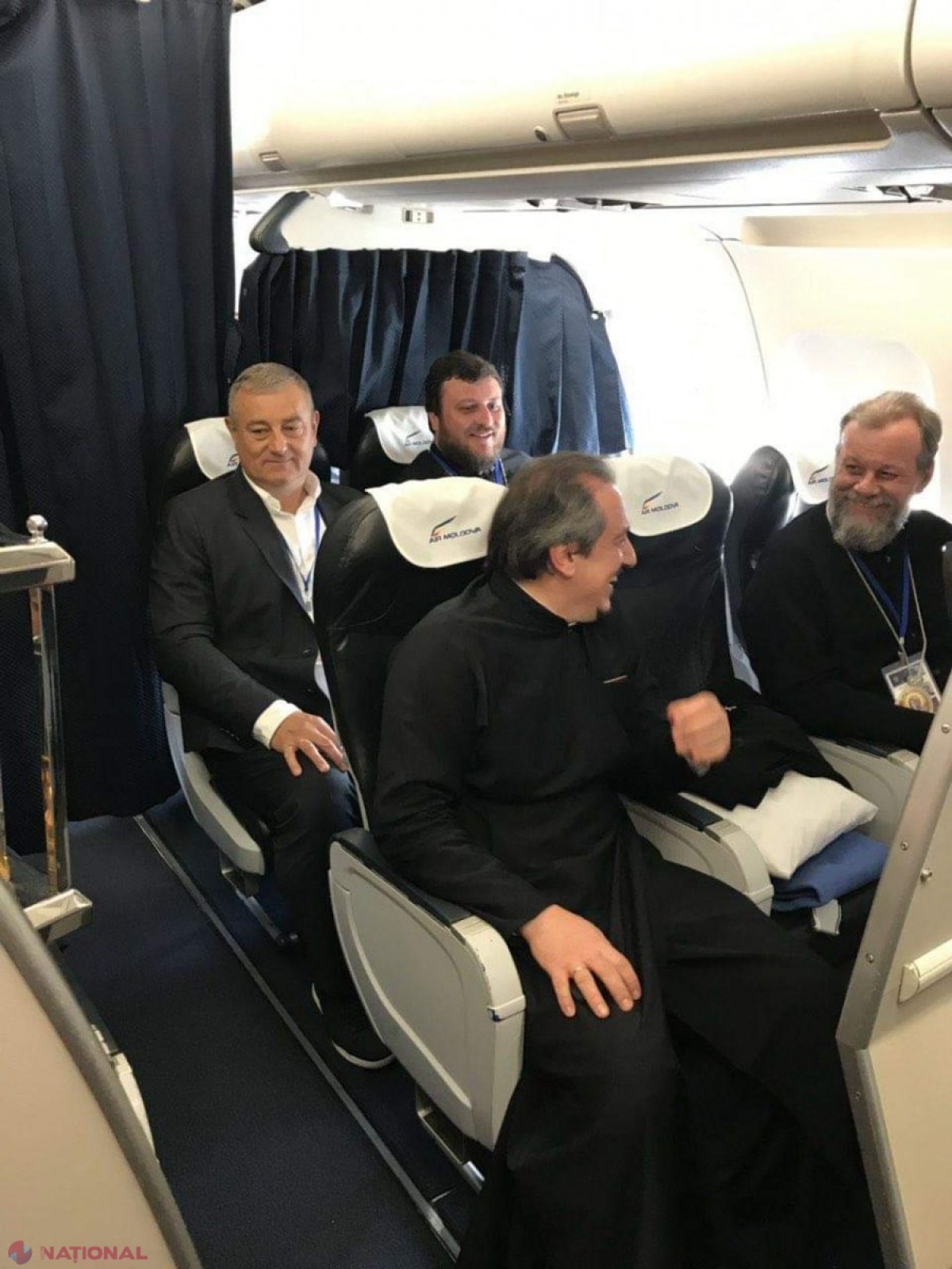 FOTO // Focul Haric a ajuns la bordul aeronavei