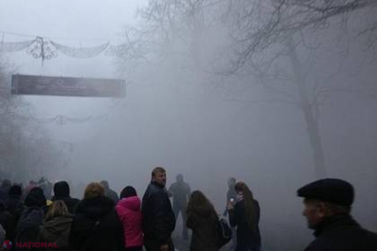  Lenta.ru: Forţele de ordine din Ucraina au folosit gaze lacrimogene pentru a „calma” protestatarii din Kiev