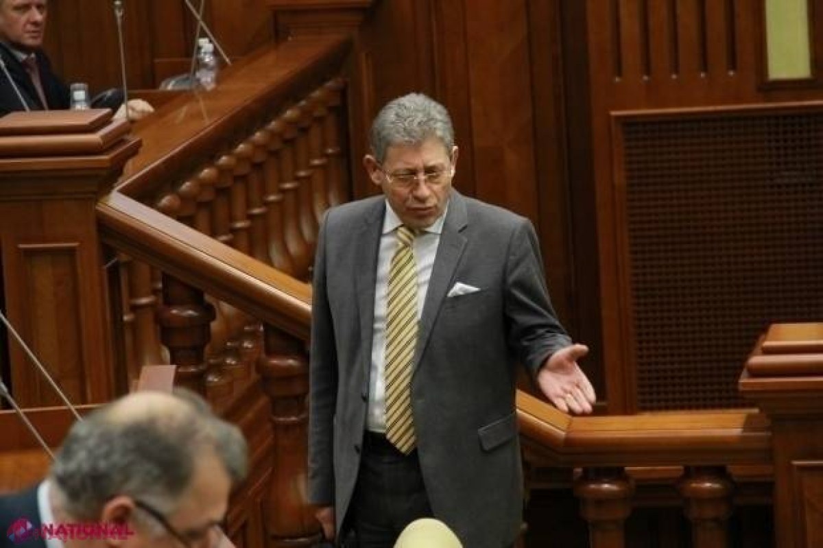 Mihai Ghimpu îşi RETRAGE semnătura de pe acordul de colaborare: “La Bruxelles vorbeşte despre integrare europeană, iar la Chişinău se aliază cu pro-ruşii”