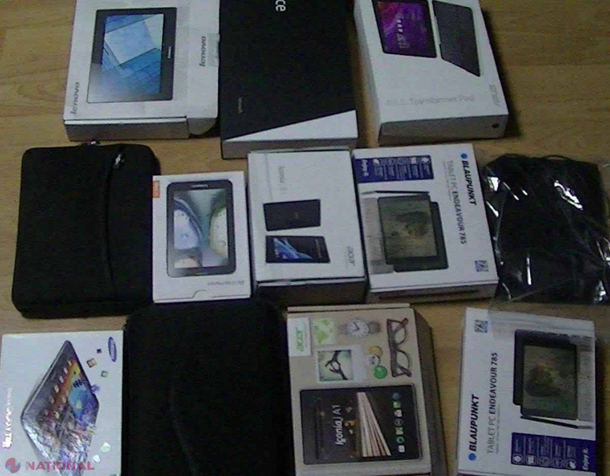 Tablete ascunse printre colete, reţinute la Vama Leuşeni