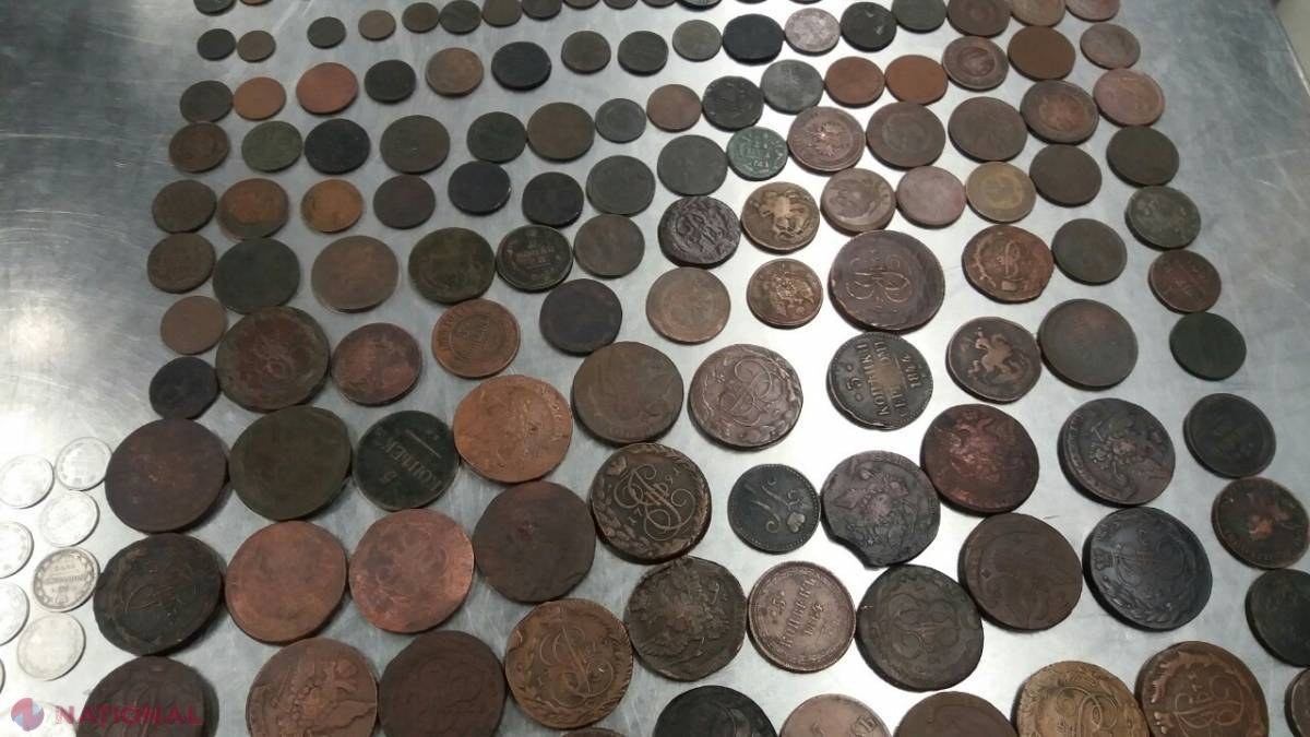 Contrabandă cu sute de MONEDE la Aeroport. Banii datau din anul 1700