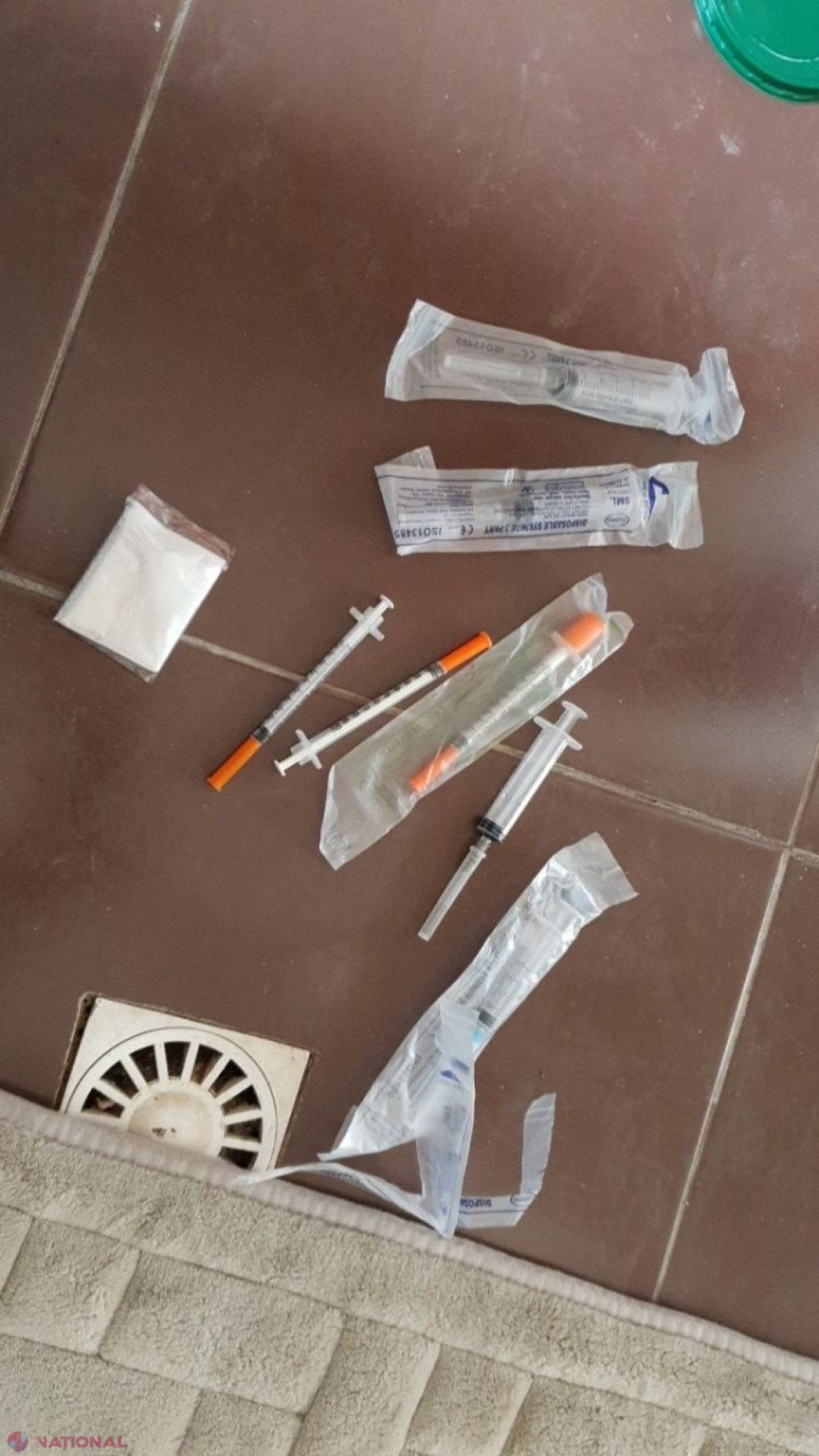VIDEO, FOTO // Droguri și cărți BISERICEȘTI. Procurorii au deconspirat o grupare criminală în raionul Orhei