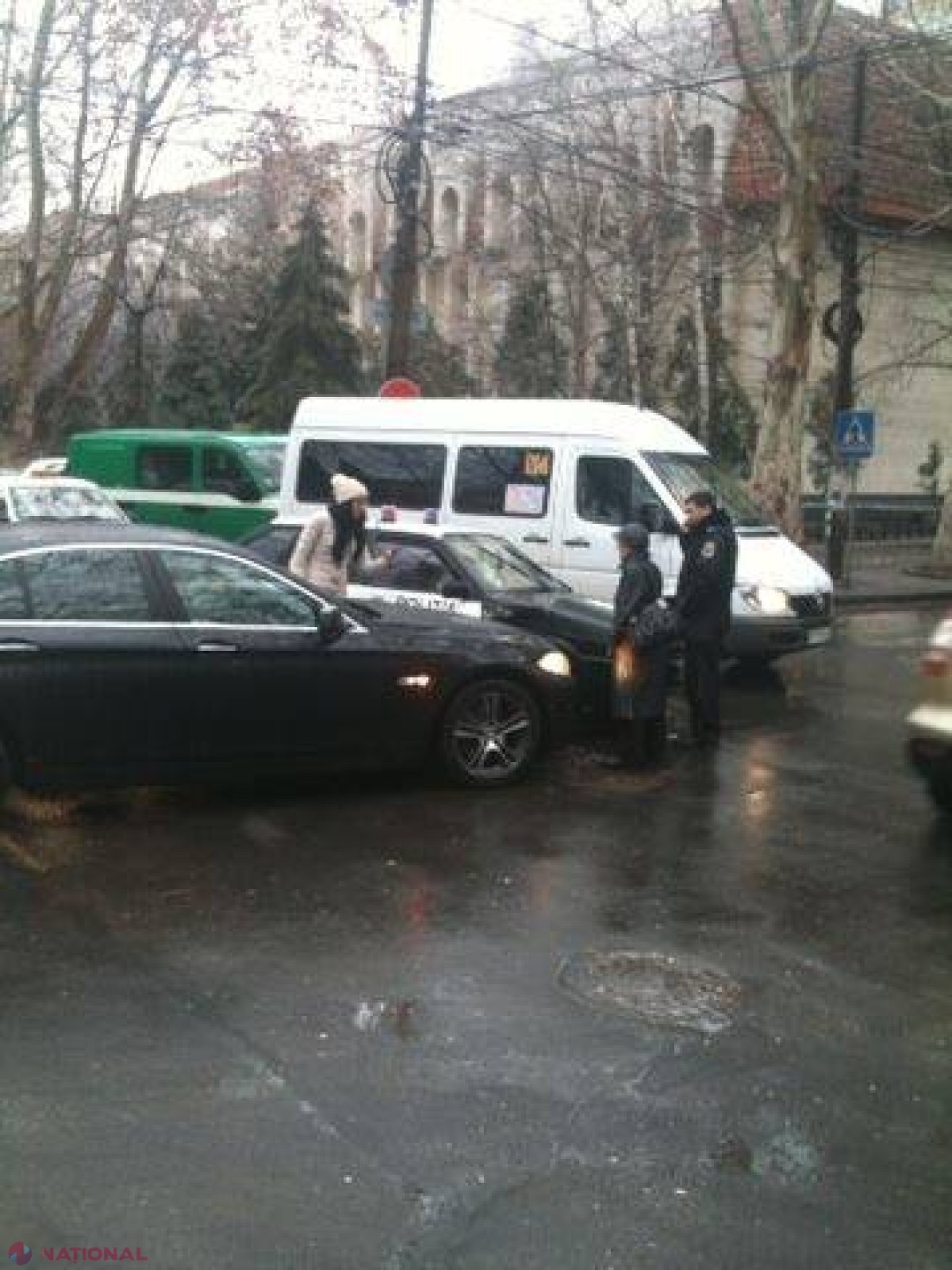 FOTO // Mașină a poliției implicată în accident rutier