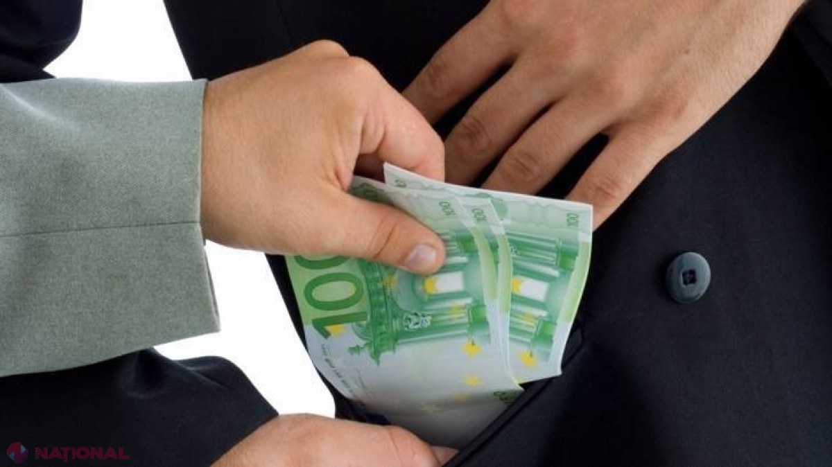 Un polițist care ar fi pretins MITĂ de 1 000 de euro, reținut de CNA