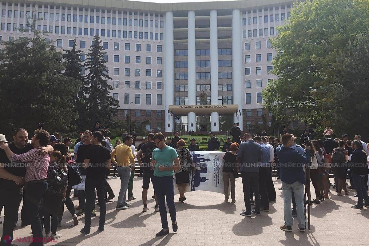 Acțiune de PROTEST, anunțată pentru mâine în fața Parlamentului, împotriva deciziei de a schimba sistemul electoral