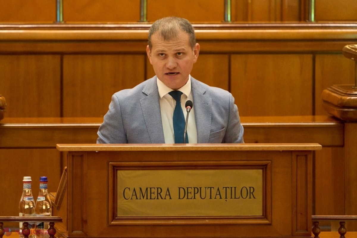 SOLICITARE // Basarabeanul Valeriu Munteanu ar putea fi REVOCAT din funcția de președinte al Comisiei comune România–R. Moldova: „Și în această campanie a fost un promotor al narativelor rusești, deschizând astfel ușa propagandei Rusiei”