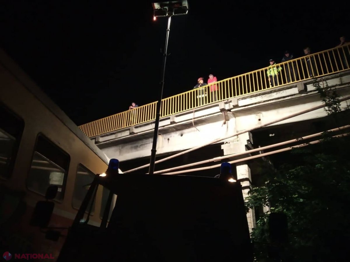VIDEO // PERICOL în nordul R. Moldova: Mai multe cabluri de înaltă tensiune au căzut peste un tren cu pasageri