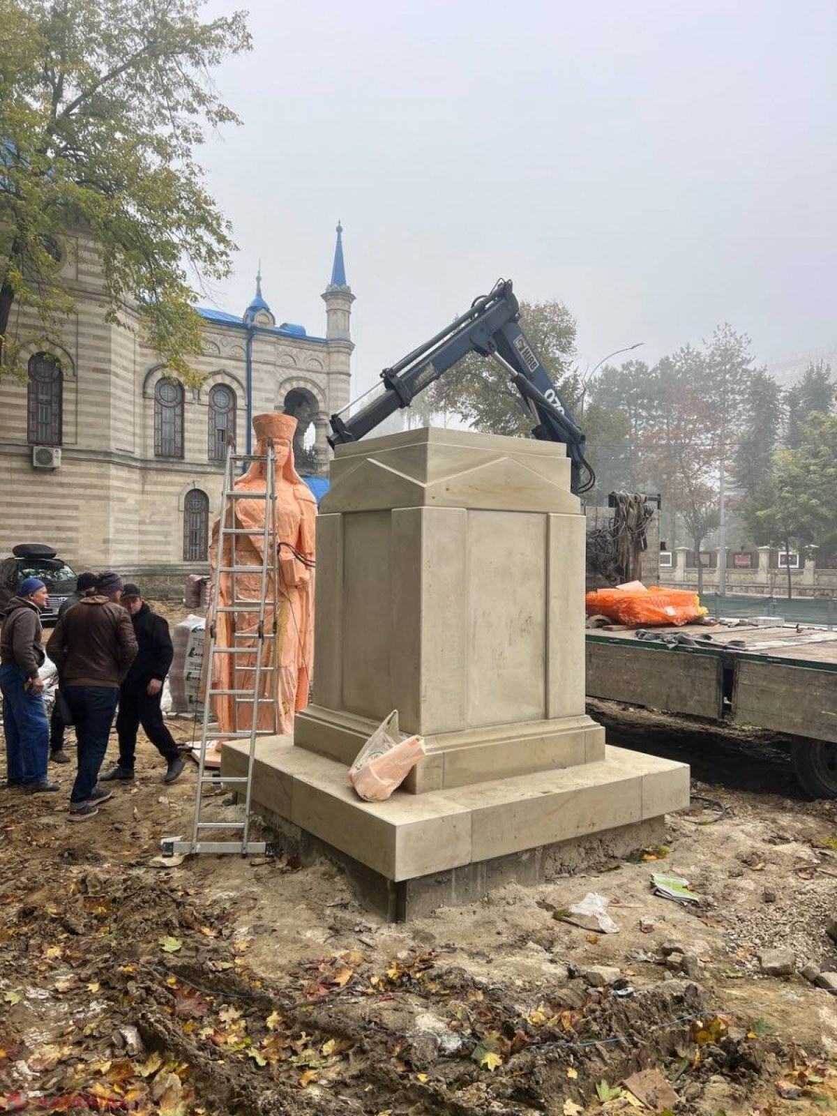 GALERIE FOTO // Statuia Reginei Maria va fi inaugurată în curând la Chișinău. Cât au costat lucrările