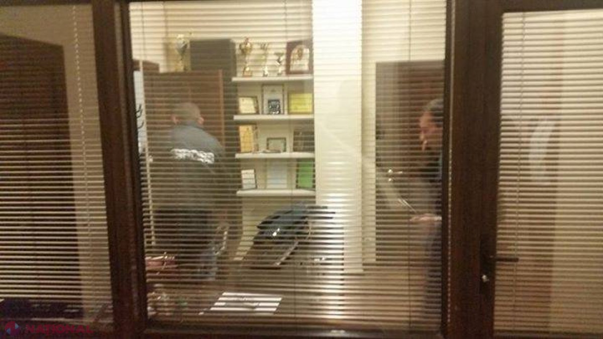 FOTO // Percheziții la sediul PLDM și acasă la Vlad Filat: „Se caută probabil schițe de DISCURSURI”