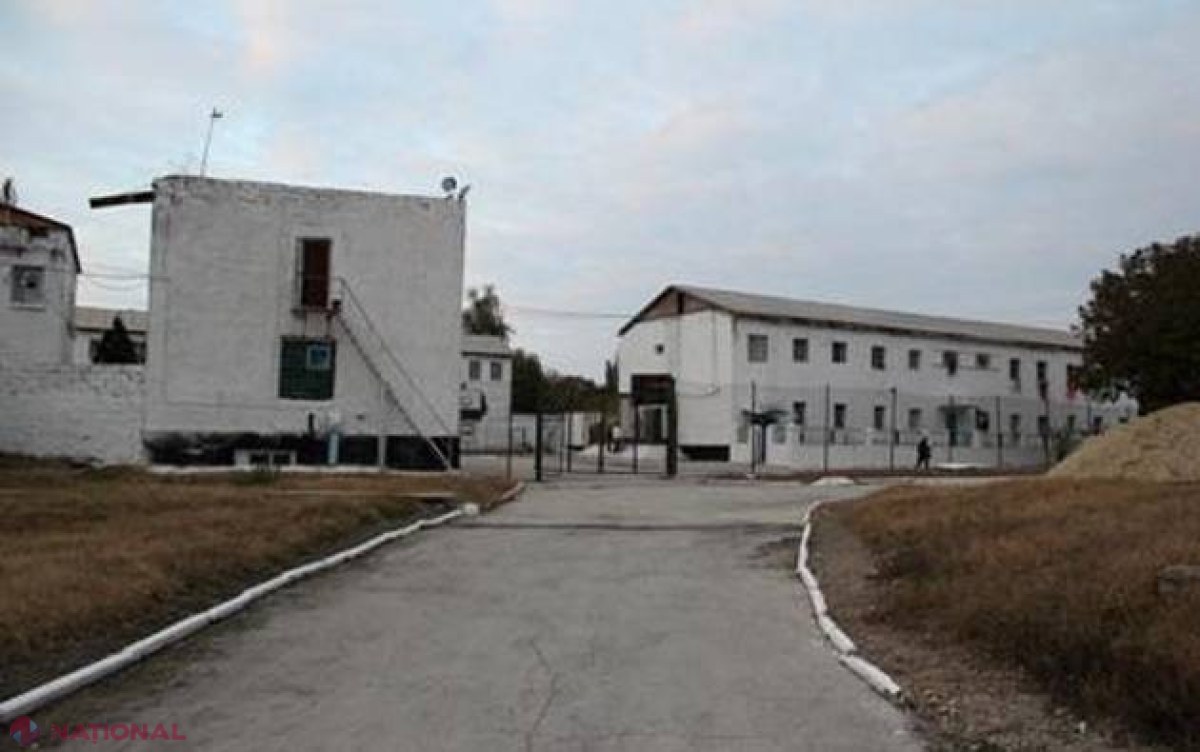 Cum nimeresc drogurile, alcoolul și telefoanele mobile în închisoare? MITUIND angajații penitenciarelor din R. Moldova!